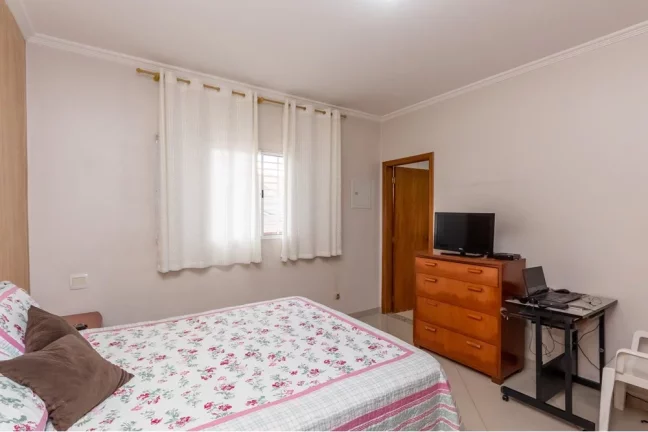 Imagem Aconchegante Sobrado em Perus: 135m², 3 quartos, 3 banheiros, 1 suíte, 2 vagas cobertas