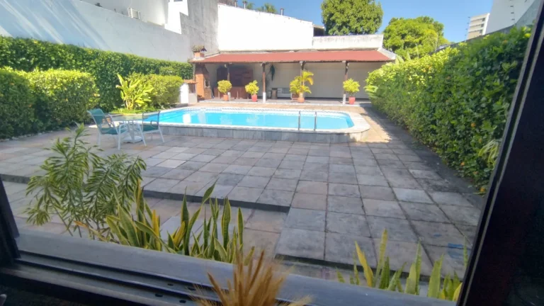 Charmosa Casa no Itaigara em Salvador Novo