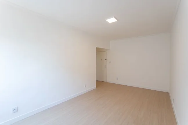 Imagem Apartamento 57M² Reformado, 1Q, 1 Banheiro, 1 Vaga, Piscina, Churrasqueira, Academia, Piscina Aquecida, Salão de Festas e Jogos, Quadra, Playground.