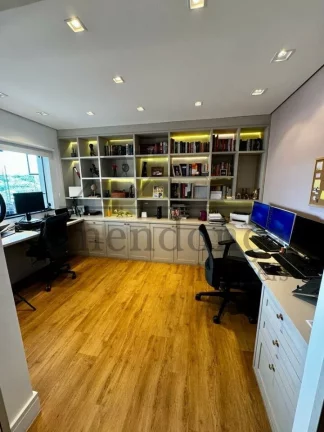 Imagem Apartamento no Alto da Lapa com 209m² pronto para morar, 3 suítes e 3 vagas.