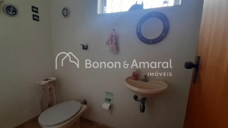 Imagem Localizada no charmoso condomínio Mirante do Lenheiro, esta ampla e aconchegante casa oferece o equ...