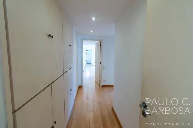Imagem Itaim Bibi - Rua Sem Saída - 3 Dormitórios (1 Suíte) - 3 Vagas - 240m²