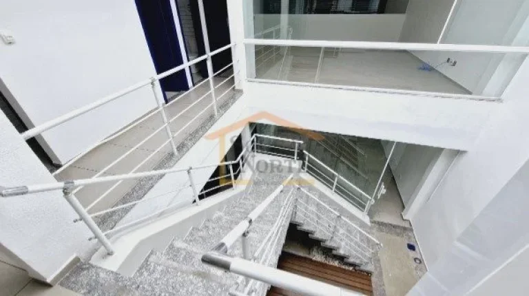 Imagem Prédio comercial situado em uma região de intenso movimento, oferecendo excelente visibilidade.
Es...