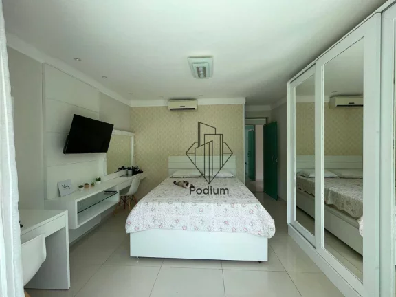 Imagem Casa Triplex em condomínio fechado no Portal do Sol - CA0058