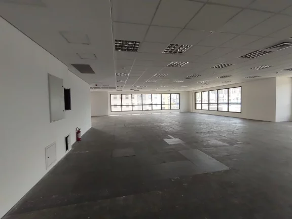 Imagem Conjunto comercial com 1.354m² para locação em Alphaville.