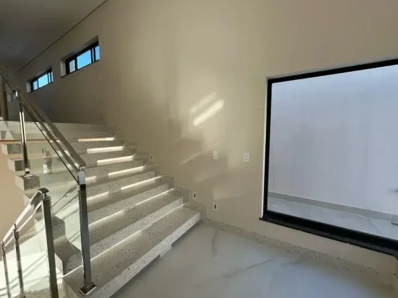 Imagem Casa Nova de Alto Padrão à Venda em Condomínio Tranquilo