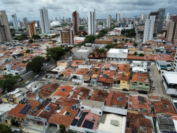 Imagem Casa Padrão à Venda em Lagoa Nova, Natal - 4 Dormitórios