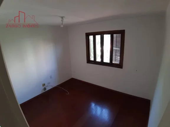 Imagem Belíssima Casa em condomínio fechado no Horto do Ipê -308m²