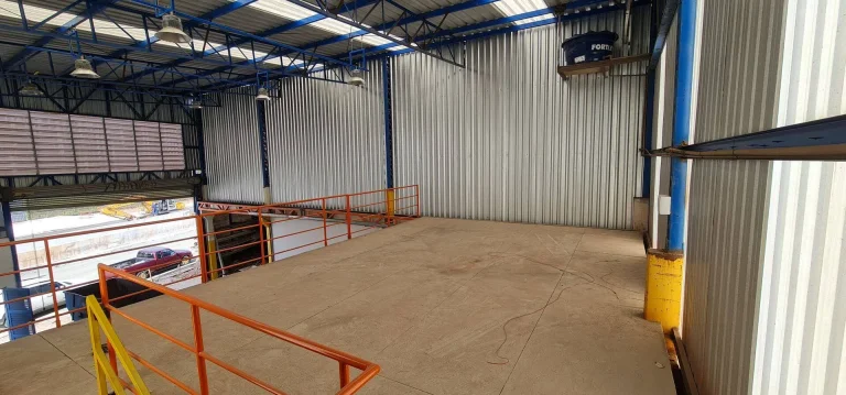Imagem Galpão para Alugar com 240m², 2 vagas na Vila Homero Thon - Santo André