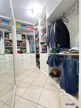 Imagem VENDO CASA DE 4 DORMITORIOS NO CONDOMÍNIO RESIDENCIAL VILA Di NAPOLLI