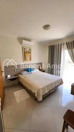 Imagem Lindo sobrado com 3 suites, sendo uma Master, escritório, piscina aquecida, área Gourmet, living c...