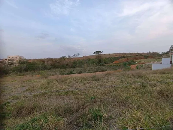 Imagem Construa em Grande Estilo: Lote de 500m2 em Condomínio Fechado