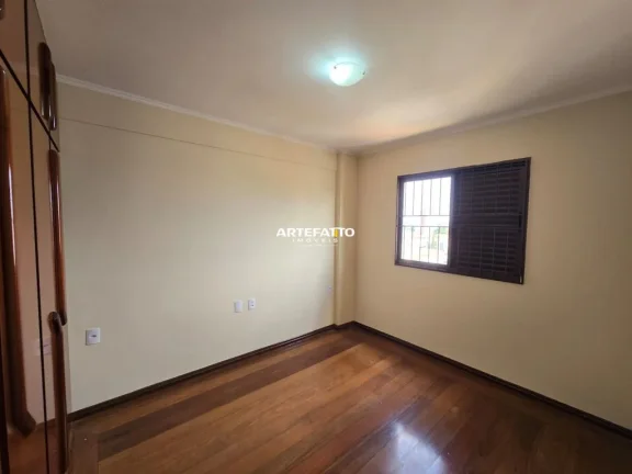 Imagem Apartamento centro. 3 dorm. sendo 1 suíte, 2 vagas de garagem.