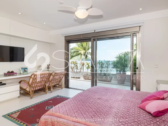 Imagem Mansão pé na areia totalmente mobiliada à venda no condomínio Costa Verde em Caraguatatuba