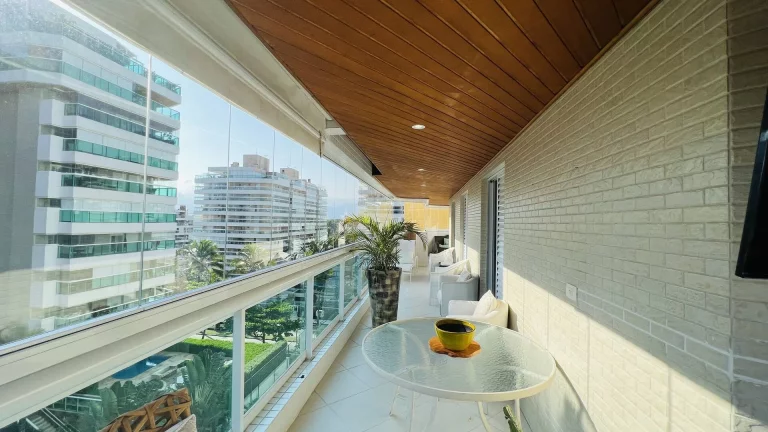 Imagem Apartamento decorado p?(C) na areia para venda com vista para mar.