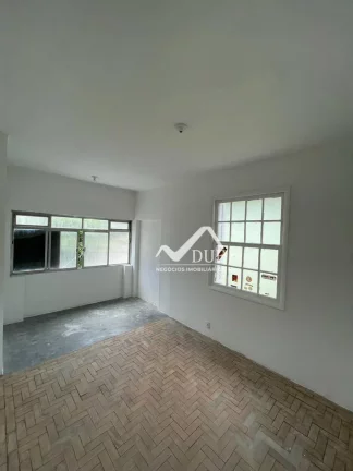 Imagem Sobrado isolado em excelente localização. 168m² de área útil.