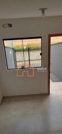 Imagem Imperdível! Casa à venda em Joinville-SC, bairro Nova Brasília. 2 quartos, 1 sala, 2 banheiros, 1 vaga de garagem. Aproveite!