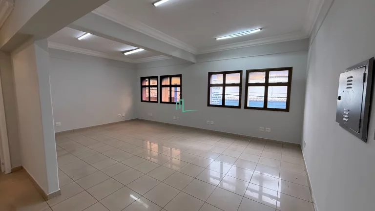 Imagem Excelente sala comercial disponível para locação na rua voluntários da franca ao lado da praça da catedral de Franca/SP