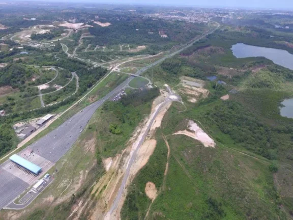 Imagem 512.062,61m2 Localizada no KM 21 da BR 324, a área fica antes da Praça do Pedágio em Simões Filho, para quem vai de Salvador - Feira: por R$ 120,00/m2