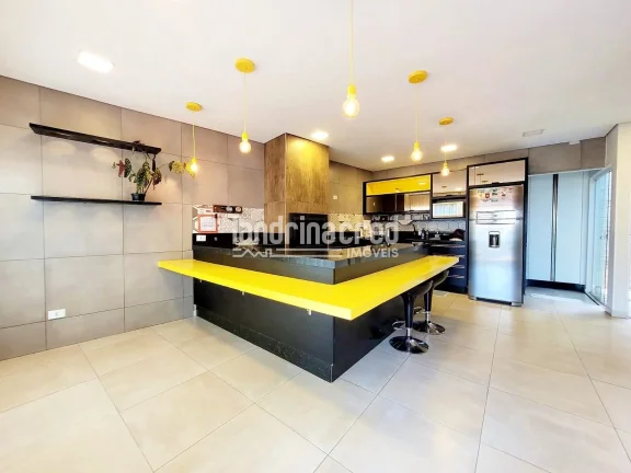 Imagem Excelente Casa no Jardim Coliseu com 3 Dormitórios (1 Suíte), 3 Vagas, 140m² de Construção em Terreno de 203m² – Aceita Financiamento! Aproveite!