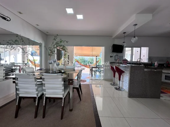 Imagem Casa à venda no Condomínio Reserva Real em Paulínia

O sobrado conta com uma sala de estar c/ pé...