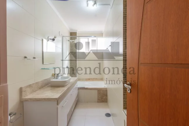Imagem Apartamento em Higienópolis com 3 quartos (1 suíte) e 2 vagas, 153m².