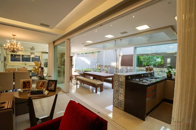 Imagem Venha conhecer esta linda casa dentro de um condomínio que fica em uma posição estratégica! Com ...