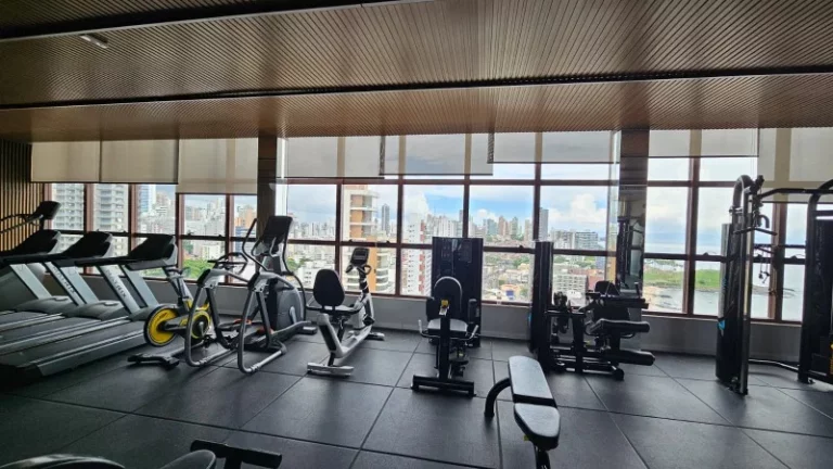 Imagem A 5ª Avenida Imóveis selecionou esse exclusivo Apt. no cobiçado NAU BARRA, planta MALDIVAS 2/4 suite 66,34m² varandão: porteira fechada e vista mar