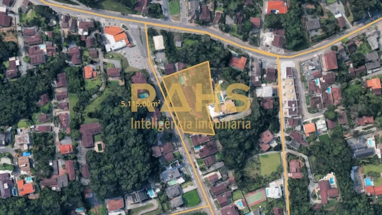 Apresentamos um excelente terreno disponível para venda, com potencial de uso tanto comercial quant...