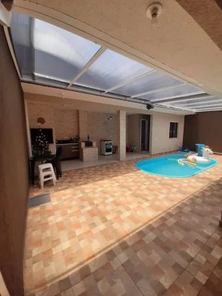 Imagem Terreno com Linda Casa não Averbada no Pinheirinho