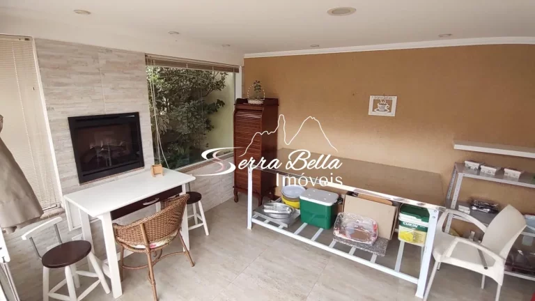 Imagem Casa com 4 dormitórios à venda, 200 m² por R$ 840.000,00 - Albuquerque - Teresópolis/RJ