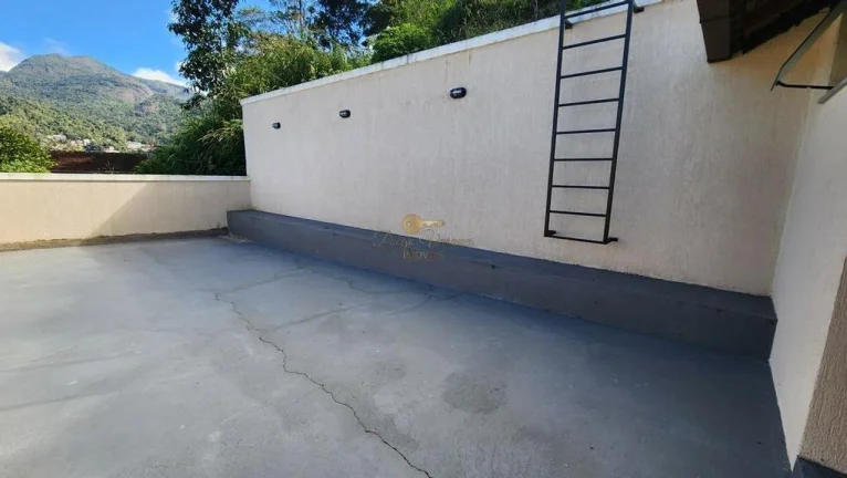 Imagem Apartamento para Venda em Teresópolis / RJ no bairro Santa Cecília