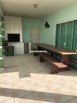 Imagem Casa mobiliada, decorada à venda com 06 suítes, piscina localizada na Quadra Mar na Praia do Estaleiro em Balneário Camboriú.