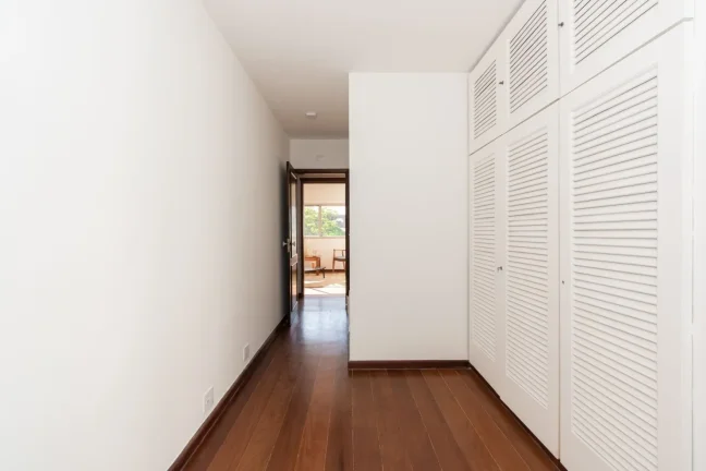 Imagem Apartamento 155M², 4Q, 1 Suíte, 2 Banheiros, 2 Vagas, Playground, Área Verde, Armários.