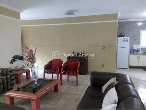 Imagem Aconchegante, moderna e muito bem localizada, esta residência oferece conforto e privacidade, com 4...