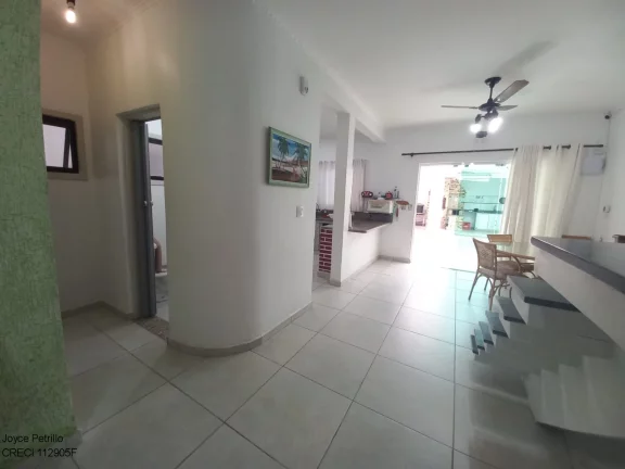 Imagem Casa com 6 dormitórios e a 600m da praia. A venda em Peruíbe