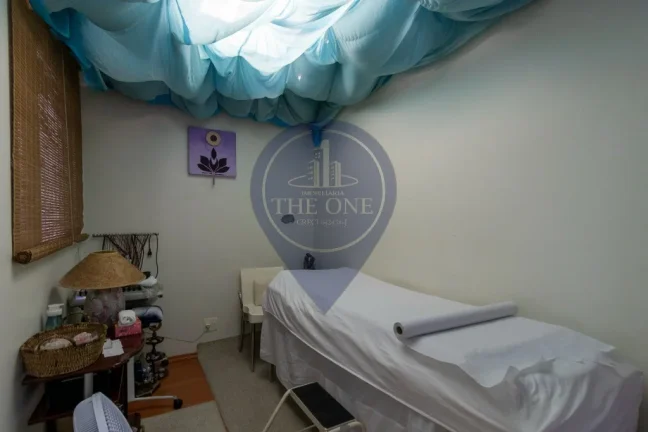 Imagem Casa de Luxo à Venda em Indianópolis, São Paulo-SP: 3 Quartos, 1 Suíte, 1 Sala, 4 Banheiros