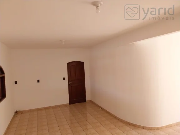 Imagem Imperdível: Casa à venda em Jundiaí-SP, Jardim Tamoio, 3 quartos, 1 suíte, 1 banheiro, 3 vagas, 190m².