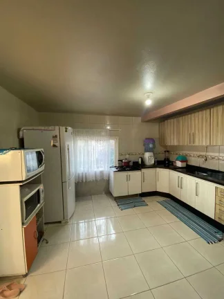 Imagem Casa com 4 dormitórios sendo 1 suíte e 4 vagas de garagem em Jarivatuba | Joinville/SC