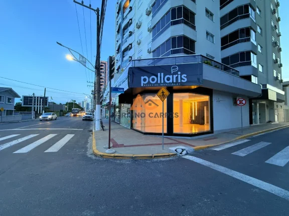 Aluguel Anual de sala comercial de esquina no Centro de Piçarras, Adriano Carpes Imóveis Aluga