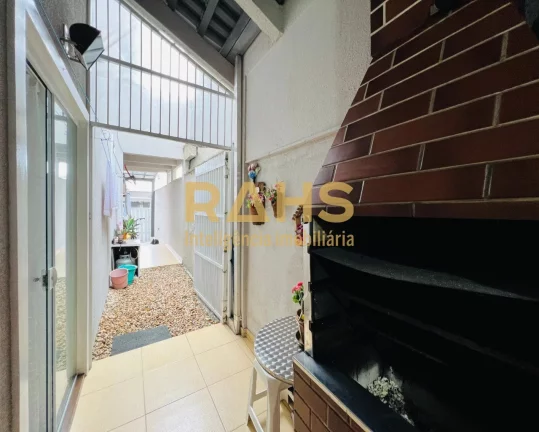 Imagem Excelente Sobrado Geminado com 1 suíte mais 2 quartos no Bairro Boa Vista em Joinville/SC. O imóve...