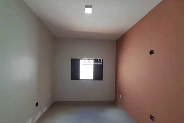Imagem Casa à venda no Parque das Laranjeiras, Uberaba - 3 dormitórios, suíte, garagem e mais!