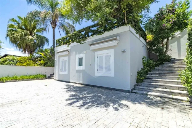 Imagem Casa à venda com 7 quartos, sendo 5 suítes, em Jardim Guedala, São Paulo - SP