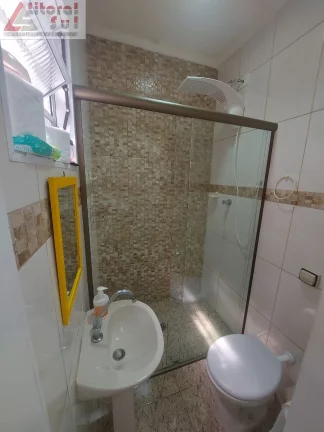 Imagem Imóvel Espaçoso e Aconchegante com 2 Quartos e 2 Vagas de Garagem em Ocian, Praia Grande-SP - Confira!