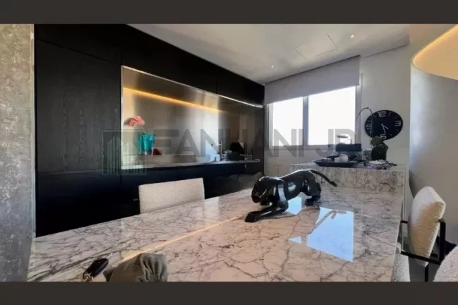 Imagem Este loft espaçoso, localizado na Alameda Franca, no bairro Cerqueira César em São Paulo, está à venda e é simplesmente incrível! Com 1 quarto, sen