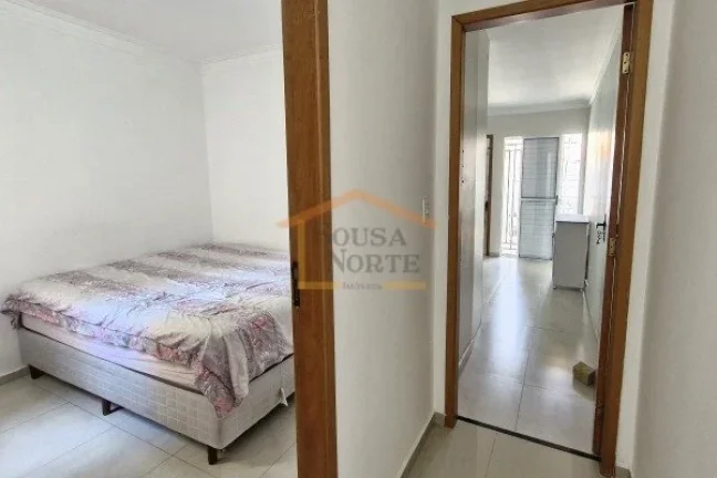 Imagem Sobrado residencial com 92m². O imóvel possui sala bem iluminada, cozinha com armários planejados...
