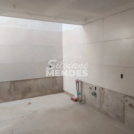 Imagem Imponente residência 402 m² com 5 suítes e complexo de lazer privativo