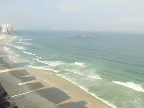Imagem Frente ao Mar, Lindo e Confortável Apartamento na Praia de Pitangueiras, Vista ao Mar, Lazer no Prédio.
