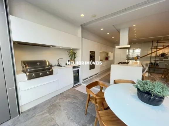 Imagem Casa de Alvenaria nova à venda com 5 suítes e 8 vagas de garagem localizada no centro de Balneário Camboriú