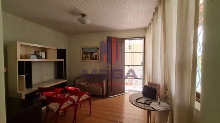 Imagem Excelente casa na região central de vila velha. Próxima a todo tipo de comercio. Situada em rua tra